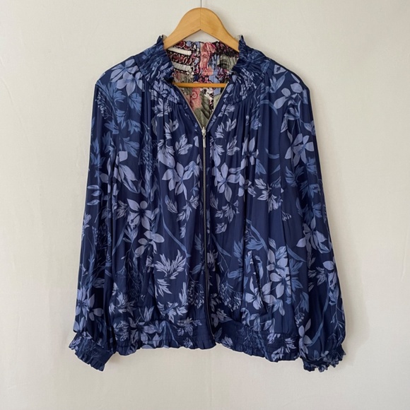 CHICO'S Size 3 XL Reversible Jacket Multi Color and Blue Floral Full Zip Pockets - Picture 2 of 10